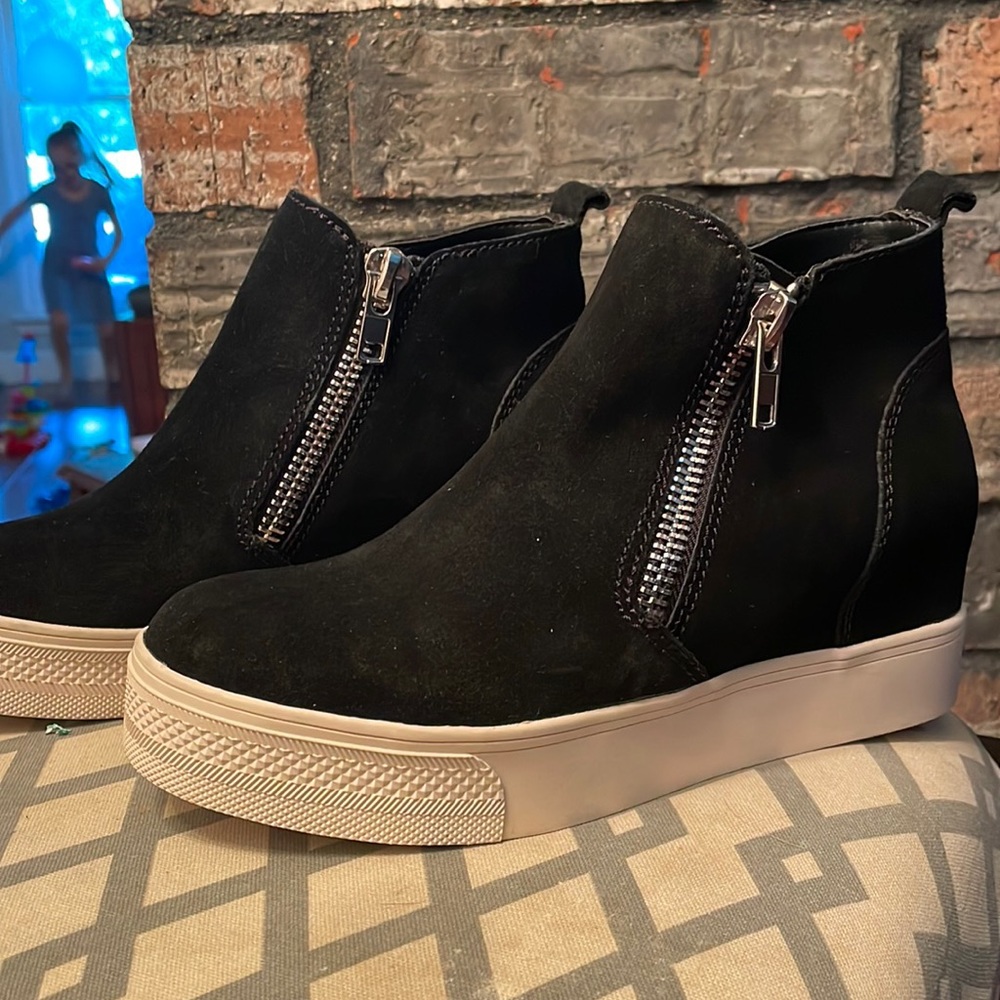 Steve Madden Women’s Wedgie sneaker